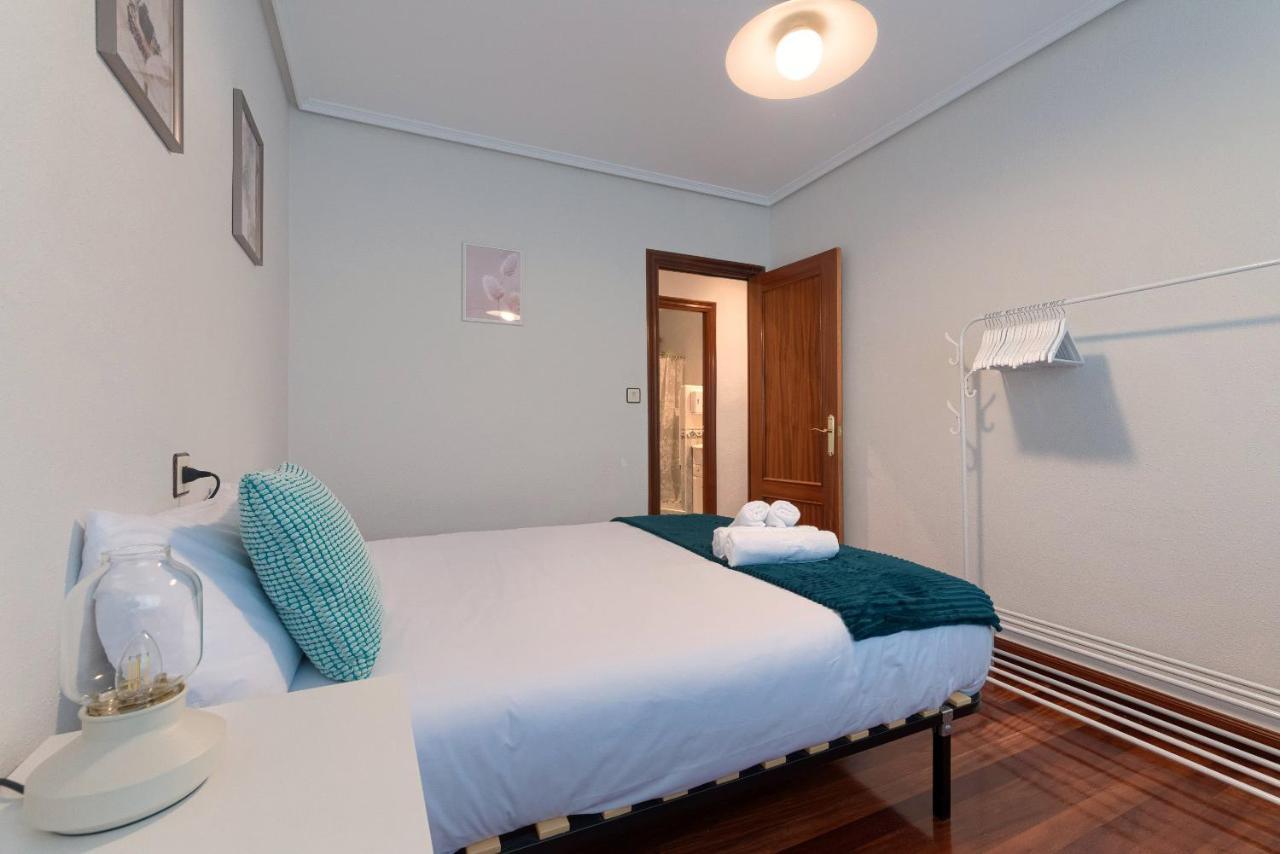 Vivienda Turistica Junto Al Ayuntamiento Apartment Bilbao Bagian luar foto